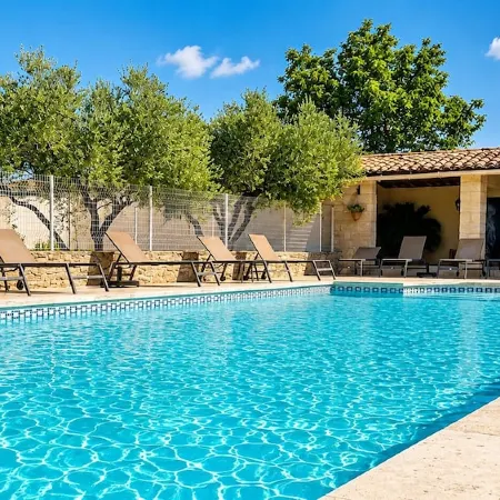 Uzès superb, comfortable gîte with swimming pool 700m from town center:
