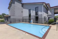 Red Roof Inn & Suites Clinton, MS - Pool
