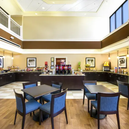 Hampton Inn & Suites Atlanta-Airport North