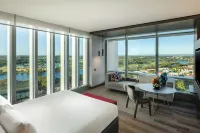 Aloft Perth - С бассейном