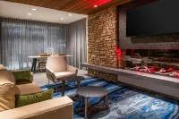 Fairfield Inn & Suites Winters Davis - parking