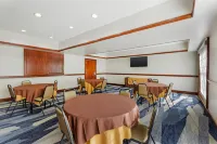 Comfort Suites - Desayuno