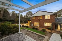 Carinya Centennial Bowral Spa Retreat - 4-Star