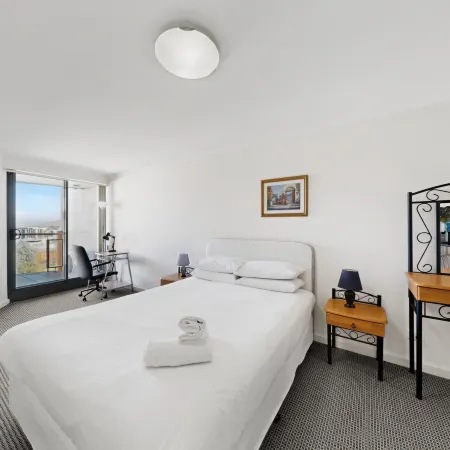 Top Floor Braddon Sunset Views to Black Mountain