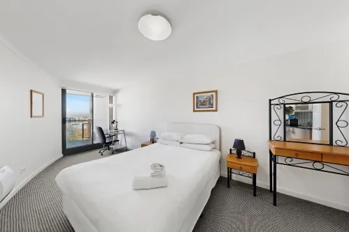 Top Floor Braddon Sunset Views to Black Mountain - 2 Sao