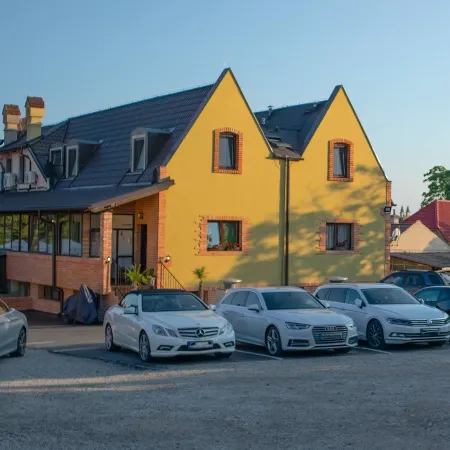 Penzión Wellness & Restaurant Zoborská, free parking