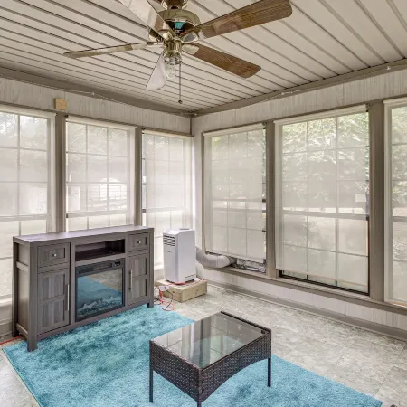 Sun Porch w/ Fireplace! Family Home By Little Rock