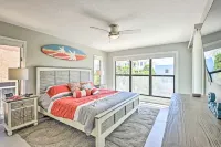 Coastal Surfside Swank by Beachside Management - 주차장