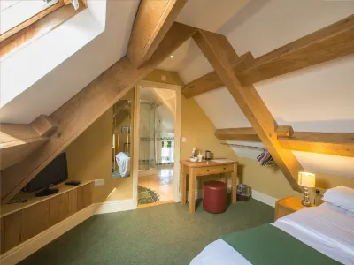 The Castle Hotel Các khách sạn ở Brecon