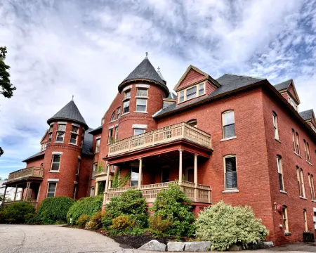 The Centennial Hotel Hotels in Concord