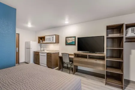 WoodSpring Suites Detroit Farmington Hills