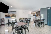 Americas Best Value Inn East Peoria - parking