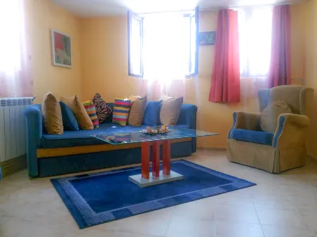 Three Bedroom House with Garden Only 10 km from Veliko Tarnovo Отели в г. Natsovtsi