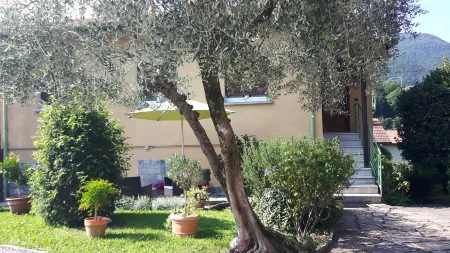 Apartment with Garden and Private Parking Отели в г. Белладжо