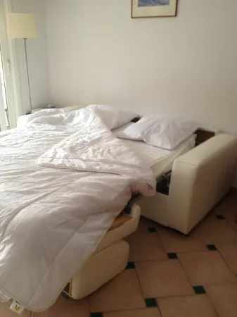 St. Tropez Region Appartment in Residence Close to Beach New Kitchen from May!