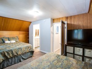 Snowline Cabin #49 - A Newly Remodeled Cabin Perfect for Your Family Retreat