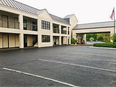 Hampton Inn Hotels in Catawba