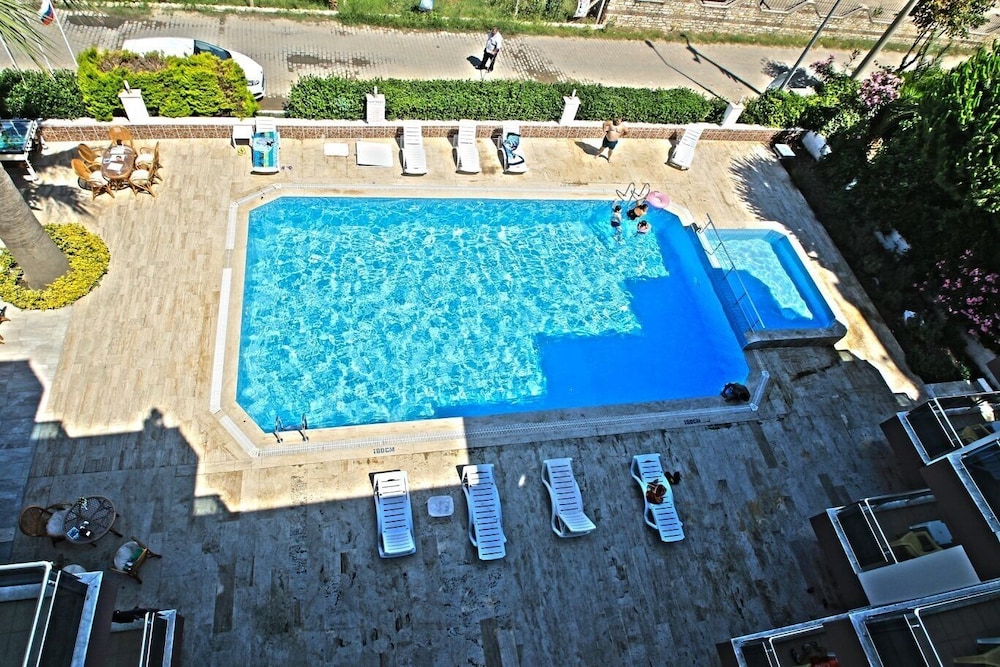 Oz Guzelcamli Otel