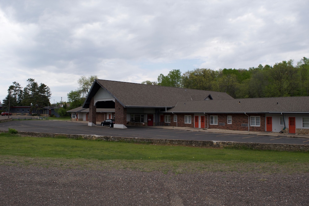 AmeriVu Inn and Suites - St. Croix Falls