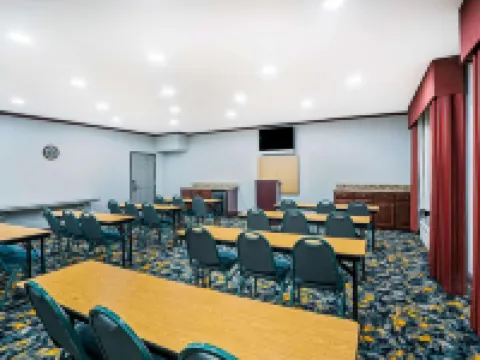 La Quinta Inn & Suites by Wyndham Cookeville Hotels in Cookeville