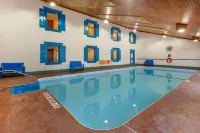 Comfort Inn & Suites Thousand Islands Harbour District - Pool