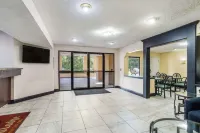Econo Lodge Hotels in Clinton