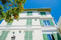 Emeraude Résidence Hotelière Hotel dekat Notre-Dame de Bon Port