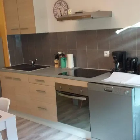 La Riviera - Lovely and Spacious Studio Apartment