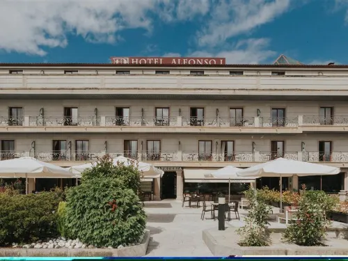 Hotel Alfonso I Отели в г. Туя