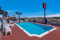 Super 8 by Wyndham Waco North I-35 - Pools