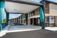 Super 8 by Wyndham Daleville/Fort Novosel