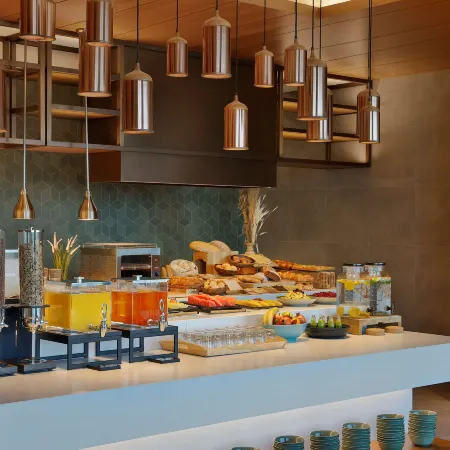 DoubleTree by Hilton Sharjah Waterfront Hotel & Residences Отели рядом с достопримечательностью «Centeral Souq»