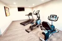 Ramada by Wyndham Modesto Yosemite Area - Gym