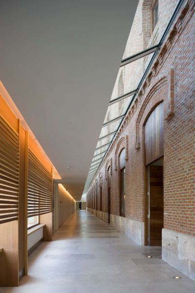 廊下 パラドール デ アルカラ デ エナーレスの写真