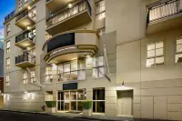 Melbourne Carlton Central Apartment Hotel Official Hotel dekat University Cafe