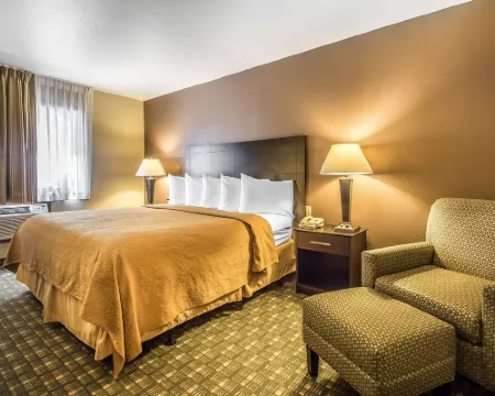Quality Inn & Suites Decorah Hotels in Decorah