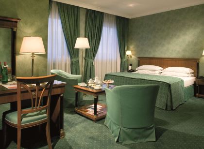 那不勒斯市中心華美達飯店