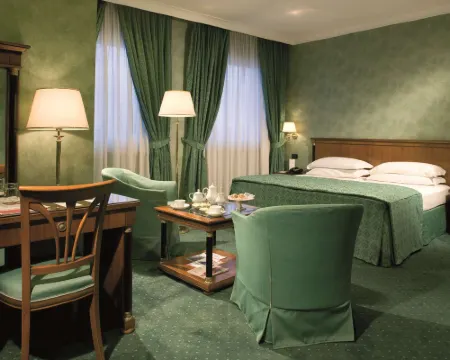 รามาดา บายวินด์แฮม เนเปิลส์ โรงแรมในนาโปลี