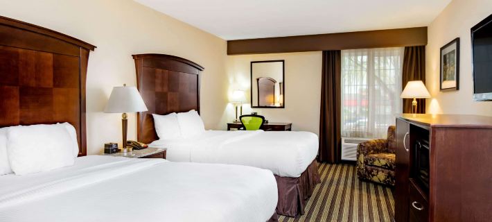 La Quinta Inn & Suites by Wyndham Fowler Hotels in Fresno County