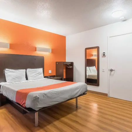 Motel 6 Bakersfield, CA - Central
