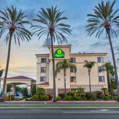 La Quinta Inn & Suites by Wyndham NE Long Beach/Cypress Hotel Exterior