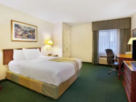 La Quinta Inn by Wyndham Detroit Canton Hotels in Canton