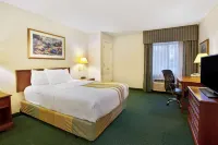La Quinta Inn by Wyndham Detroit Canton Hotels in Canton