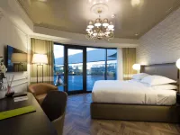 DoubleTree by Hilton Izmir Airport Hotels near İzmir Optimum Shopping Mall