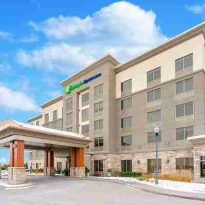 Holiday Inn Express & Suites Vaughan-Southwest Hotel Exterior