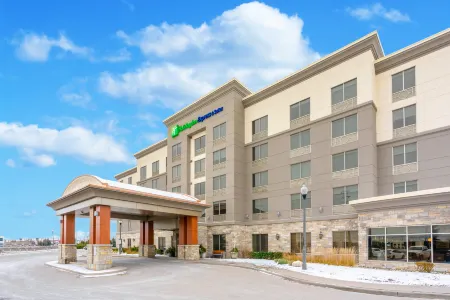 Holiday Inn Express & Suites Vaughan-Southwest Отели рядом с достопримечательностью «Кортрайт Сентр фор Консервейшен»