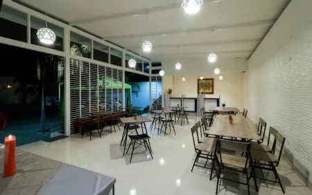 Syariah Lombok Hotel Отели в г. Ломбок