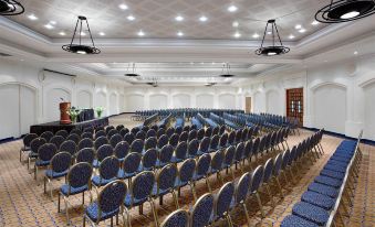 Golden Crown Hotel - Housity