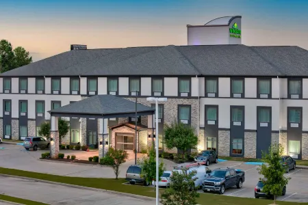 Wingate by Wyndham Longview North Отели в г. Лонгвью