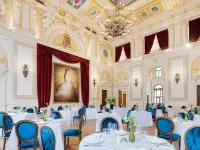 Áurea Ana Palace by Eurostars Hotel Company Hotels near Chain Bridge